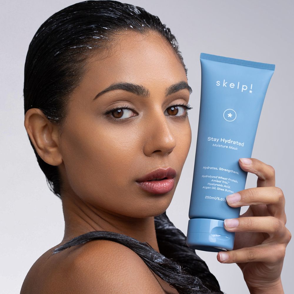 Model Holding skelp! STAY HYDRATED MOSITURE MASK